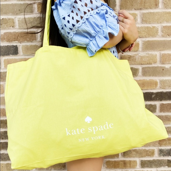SALE‼️👜💕Kate Spade FREE gift yellow tote - Picture 2 of 2